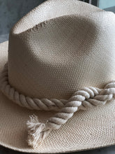 Cargar imagen en el visor de la galería, SOMBRERO CRUDO