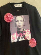 Cargar imagen en el visor de la galería, Chaos flowers T-shirt
