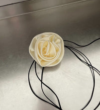 Cargar imagen en el visor de la galería, Choker flor
