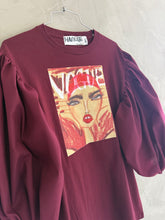 Cargar imagen en el visor de la galería, Burgundy T-shirt
