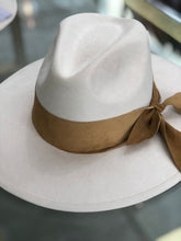 Cargar imagen en el visor de la galería, SOMBRERO ÓPALO
