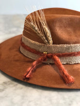 Cargar imagen en el visor de la galería, SOMBRERO ILLUMINATI
