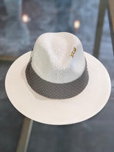 Cargar imagen en el visor de la galería, SOMBRERO CONIL
