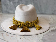 Cargar imagen en el visor de la galería, SOMBRERO KUMAL
