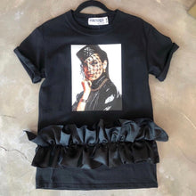 Cargar imagen en el visor de la galería, BLACK RUFFLE T-SHIRT
