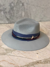 Cargar imagen en el visor de la galería, SOMBRERO PENDULO

