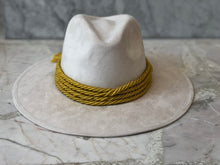 Cargar imagen en el visor de la galería, SOMBRERO KUMAL
